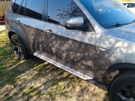 Серый БМВ Х5, объемом двигателя 3 л и пробегом 250 тыс. км за 12500 $, фото 1 на Automoto.ua