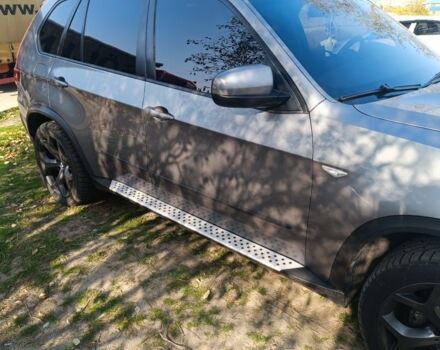 Серый БМВ Х5, объемом двигателя 3 л и пробегом 250 тыс. км за 12500 $, фото 1 на Automoto.ua