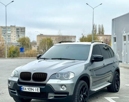 Серый БМВ Х5, объемом двигателя 3 л и пробегом 281 тыс. км за 12800 $, фото 1 на Automoto.ua