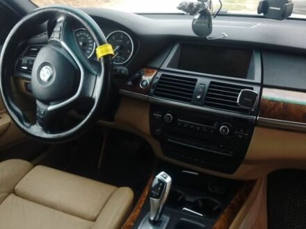 Сірий БМВ Х5, об'ємом двигуна 3 л та пробігом 300 тис. км за 8121 $, фото 1 на Automoto.ua