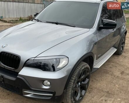 Серый БМВ Х5, объемом двигателя 3 л и пробегом 195 тыс. км за 12000 $, фото 1 на Automoto.ua