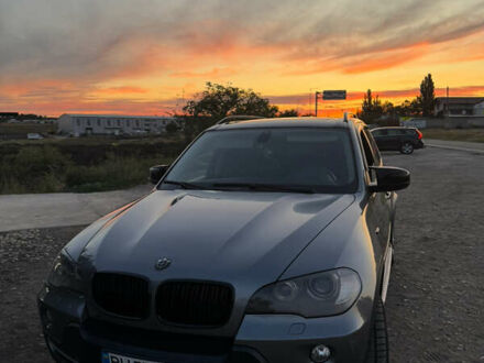 Серый БМВ Х5, объемом двигателя 3 л и пробегом 250 тыс. км за 16000 $, фото 1 на Automoto.ua