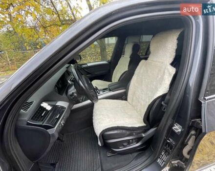 Сірий БМВ Х5, об'ємом двигуна 3 л та пробігом 300 тис. км за 17500 $, фото 1 на Automoto.ua