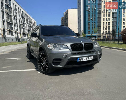 Серый БМВ Х5, объемом двигателя 3 л и пробегом 160 тыс. км за 22000 $, фото 1 на Automoto.ua