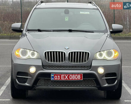 Серый БМВ Х5, объемом двигателя 3 л и пробегом 328 тыс. км за 16950 $, фото 1 на Automoto.ua