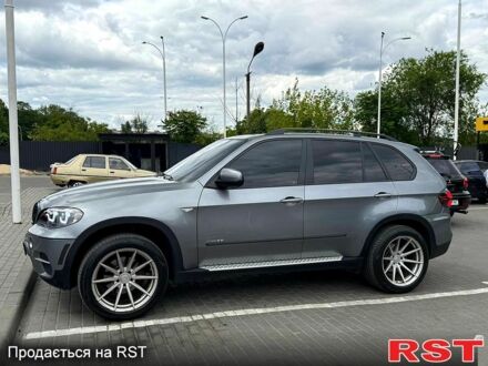Серый БМВ Х5, объемом двигателя 3 л и пробегом 300 тыс. км за 16000 $, фото 1 на Automoto.ua