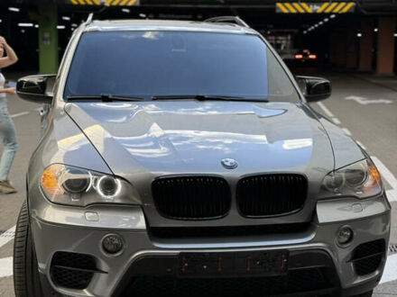 Серый БМВ Х5, объемом двигателя 3 л и пробегом 270 тыс. км за 21000 $, фото 1 на Automoto.ua