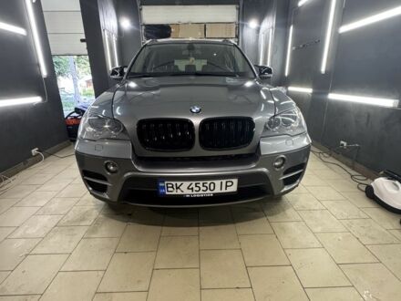 БМВ Х5 2013 у Рівному на Automoto.ua Сірий БМВ Х5, об'ємом двигуна 3 л та пробігом 290 тис. км за 16000 $, фото 1 на Automoto.ua