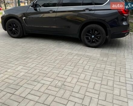 Серый БМВ Х5, объемом двигателя 2 л и пробегом 208 тыс. км за 25000 $, фото 1 на Automoto.ua