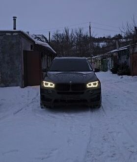 Серый БМВ Х5, объемом двигателя 3 л и пробегом 195 тыс. км за 27000 $, фото 1 на Automoto.ua