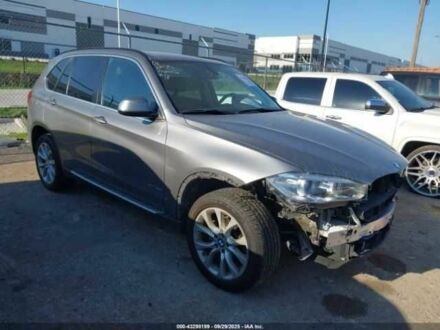 Серый БМВ Х5, объемом двигателя 3 л и пробегом 54 тыс. км за 6400 $, фото 1 на Automoto.ua