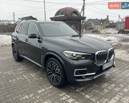 Серый БМВ Х5, объемом двигателя 3 л и пробегом 49 тыс. км за 63000 $, фото 1 на Automoto.ua