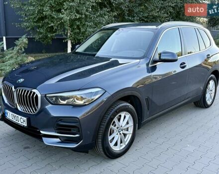 Серый БМВ Х5, объемом двигателя 2 л и пробегом 60 тыс. км за 55500 $, фото 1 на Automoto.ua