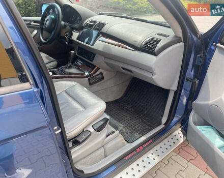 Синий БМВ Х5, объемом двигателя 3 л и пробегом 305 тыс. км за 9000 $, фото 1 на Automoto.ua