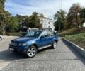 Синий БМВ Х5, объемом двигателя 4.4 л и пробегом 330 тыс. км за 6400 $, фото 1 на Automoto.ua