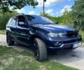 Синий БМВ Х5, объемом двигателя 3 л и пробегом 425 тыс. км за 10000 $, фото 1 на Automoto.ua