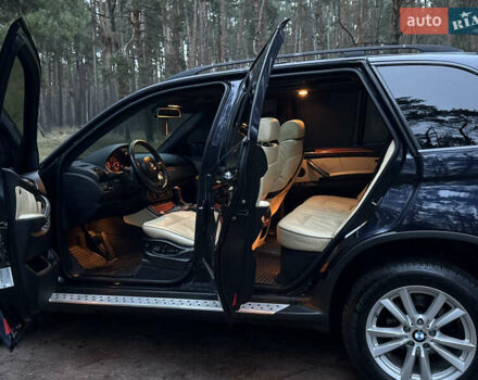 Синий БМВ Х5, объемом двигателя 3 л и пробегом 333 тыс. км за 9700 $, фото 32 на Automoto.ua