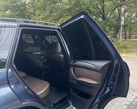 Синий БМВ Х5, объемом двигателя 3 л и пробегом 300 тыс. км за 5500 $, фото 14 на Automoto.ua