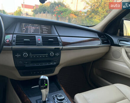 Синий БМВ Х5, объемом двигателя 3 л и пробегом 275 тыс. км за 16450 $, фото 36 на Automoto.ua