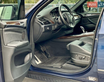 Синий БМВ Х5, объемом двигателя 3 л и пробегом 215 тыс. км за 18000 $, фото 8 на Automoto.ua