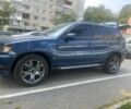 Синий БМВ Х5, объемом двигателя 4.4 л и пробегом 460 тыс. км за 9000 $, фото 1 на Automoto.ua