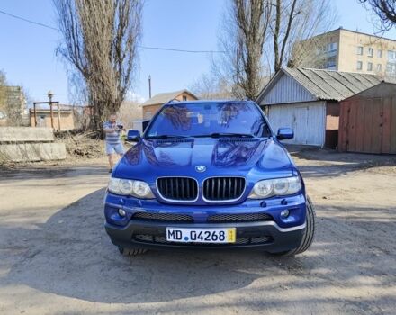 Синий БМВ Х5, объемом двигателя 3 л и пробегом 300 тыс. км за 7000 $, фото 1 на Automoto.ua