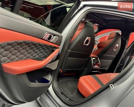 Серый БМВ Х6 М, объемом двигателя 4.4 л и пробегом 15 тыс. км за 160900 $, фото 47 на Automoto.ua