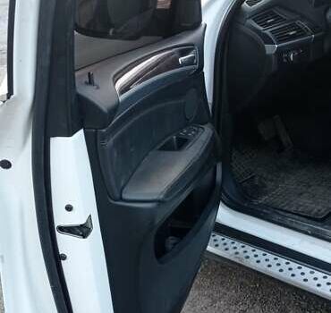 Белый БМВ Х6, объемом двигателя 4.39 л и пробегом 180 тыс. км за 8500 $, фото 6 на Automoto.ua