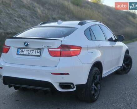 Белый БМВ Х6, объемом двигателя 4.4 л и пробегом 165 тыс. км за 12500 $, фото 6 на Automoto.ua