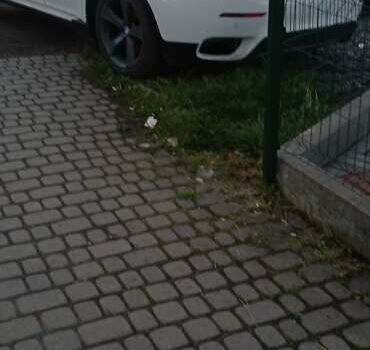 Белый БМВ Х6, объемом двигателя 4.39 л и пробегом 180 тыс. км за 8500 $, фото 10 на Automoto.ua