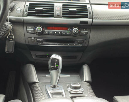 Белый БМВ Х6, объемом двигателя 3 л и пробегом 152 тыс. км за 16000 $, фото 24 на Automoto.ua