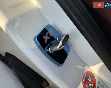 Білий БМВ Х6, об'ємом двигуна 3 л та пробігом 303 тис. км за 17850 $, фото 104 на Automoto.ua