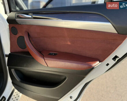 Білий БМВ Х6, об'ємом двигуна 3 л та пробігом 303 тис. км за 17850 $, фото 106 на Automoto.ua