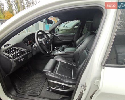 Белый БМВ Х6, объемом двигателя 3 л и пробегом 152 тыс. км за 16000 $, фото 9 на Automoto.ua