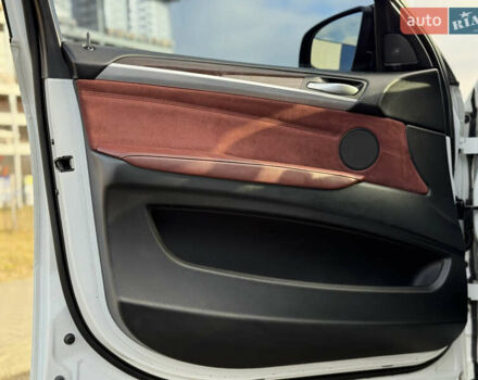 Білий БМВ Х6, об'ємом двигуна 3 л та пробігом 303 тис. км за 17850 $, фото 60 на Automoto.ua