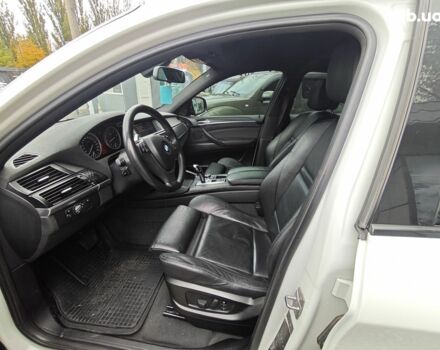 Белый БМВ Х6, объемом двигателя 3 л и пробегом 152 тыс. км за 16000 $, фото 9 на Automoto.ua