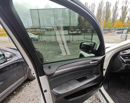 Белый БМВ Х6, объемом двигателя 3 л и пробегом 152 тыс. км за 16000 $, фото 12 на Automoto.ua