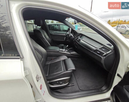 Белый БМВ Х6, объемом двигателя 3 л и пробегом 152 тыс. км за 16000 $, фото 30 на Automoto.ua