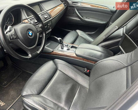Белый БМВ Х6, объемом двигателя 3 л и пробегом 150 тыс. км за 10000 $, фото 15 на Automoto.ua