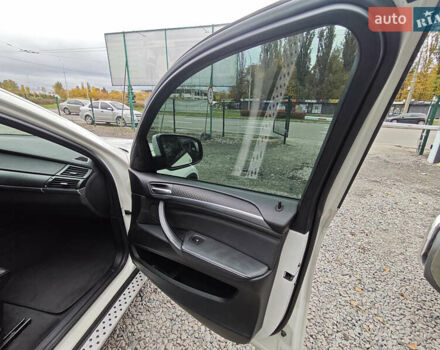 Белый БМВ Х6, объемом двигателя 3 л и пробегом 152 тыс. км за 16000 $, фото 16 на Automoto.ua