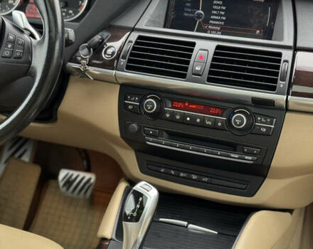 Белый БМВ Х6, объемом двигателя 3 л и пробегом 220 тыс. км за 15900 $, фото 38 на Automoto.ua