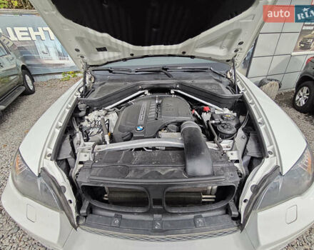 Белый БМВ Х6, объемом двигателя 3 л и пробегом 152 тыс. км за 16000 $, фото 27 на Automoto.ua