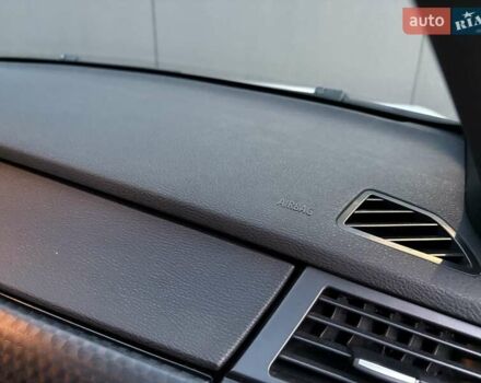 Белый БМВ Х6, объемом двигателя 3 л и пробегом 245 тыс. км за 15650 $, фото 48 на Automoto.ua