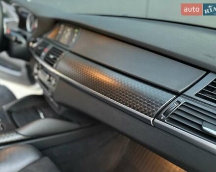 Белый БМВ Х6, объемом двигателя 3 л и пробегом 245 тыс. км за 15650 $, фото 49 на Automoto.ua