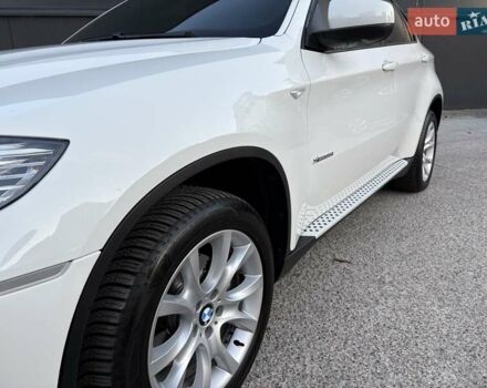 Белый БМВ Х6, объемом двигателя 3 л и пробегом 245 тыс. км за 15650 $, фото 5 на Automoto.ua