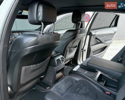 Белый БМВ Х6, объемом двигателя 3 л и пробегом 245 тыс. км за 15650 $, фото 37 на Automoto.ua