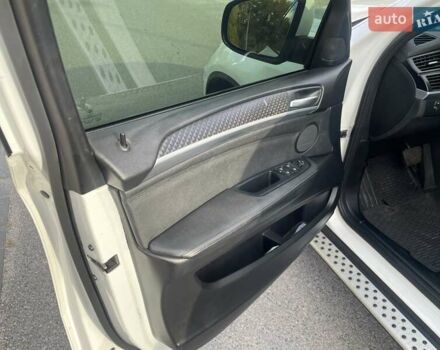 Белый БМВ Х6, объемом двигателя 3 л и пробегом 86 тыс. км за 19999 $, фото 60 на Automoto.ua