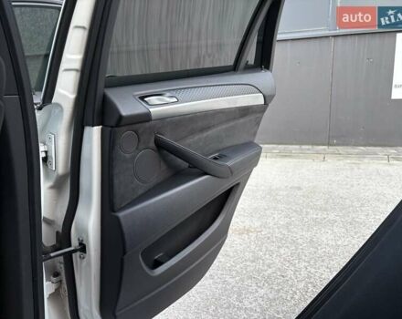 Белый БМВ Х6, объемом двигателя 3 л и пробегом 245 тыс. км за 15650 $, фото 43 на Automoto.ua