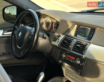 Белый БМВ Х6, объемом двигателя 3 л и пробегом 320 тыс. км за 18850 $, фото 26 на Automoto.ua