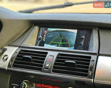 Белый БМВ Х6, объемом двигателя 3 л и пробегом 320 тыс. км за 18850 $, фото 22 на Automoto.ua